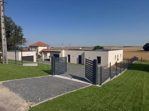 Maison avec garage à Laubressel